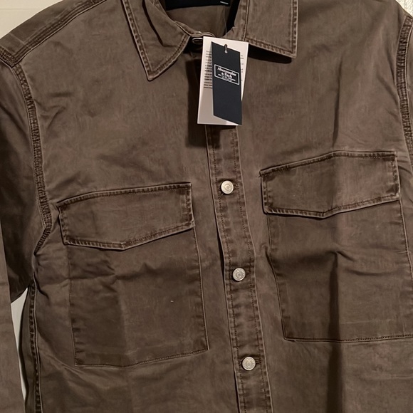 Abercrombie & Fitch - Picture 4 of 7